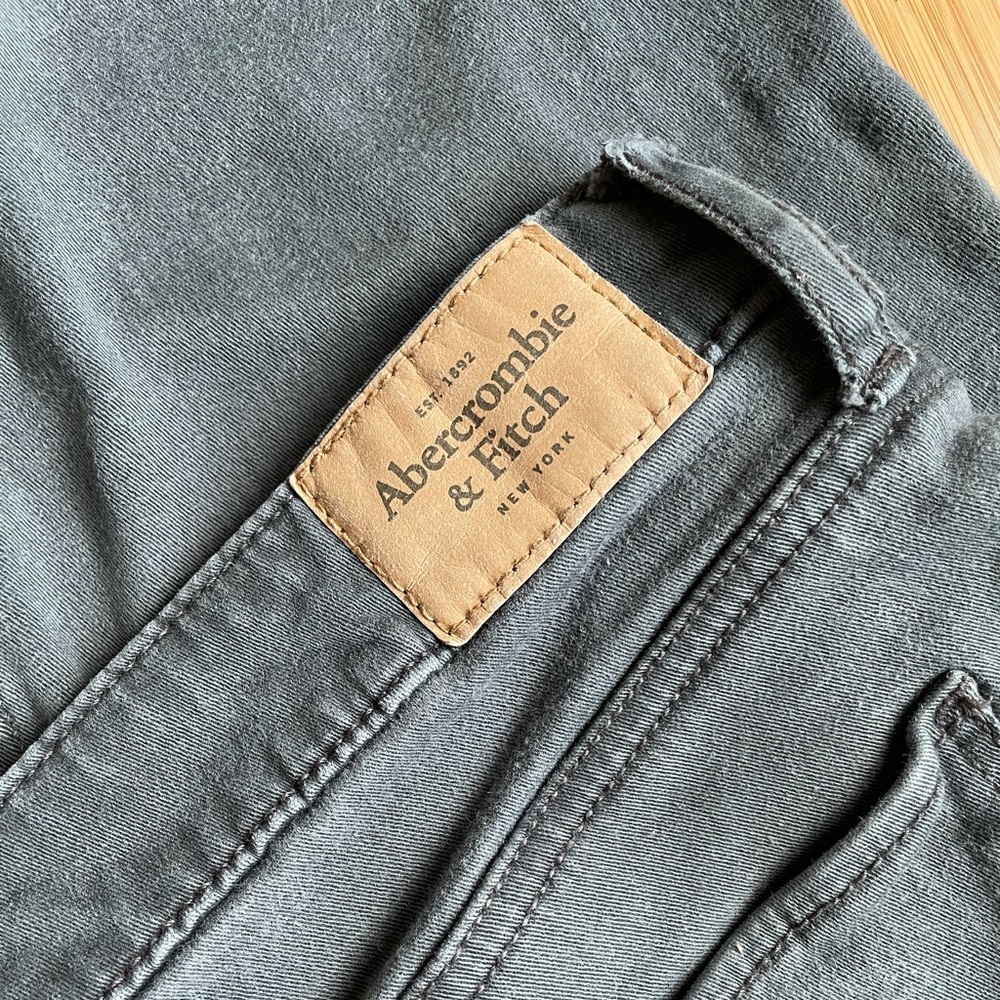 ABERCROMBIE & FITCH JEANS SIZE 6R